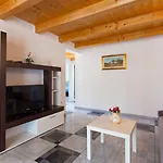 Felix Apartman *